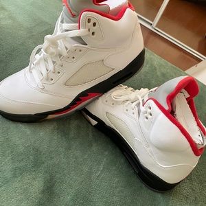 White/Fire Red- Black Air Jordan 5 Retro Size 9m